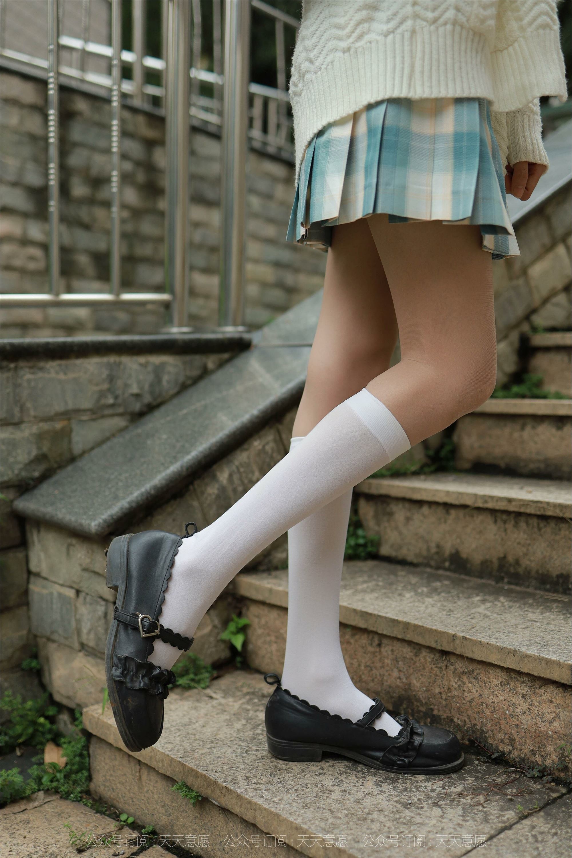 IESS异思趣向  2021.11.02 丝享家963：团团《长腿JK装》